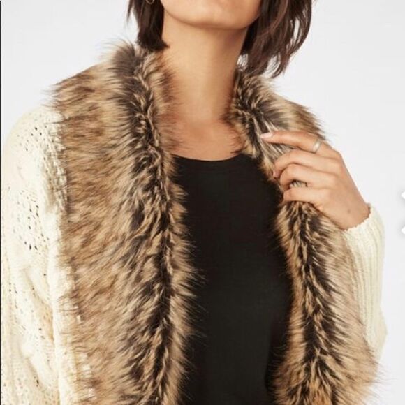 FLASH SALE 💕 Sweater Faux Fur Trim Cardi Small New! Cream White - Picture 3 of 4